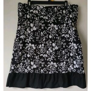 Westport Women's Black/White Floral Skort Knee Length Pull On Size‎ 1X